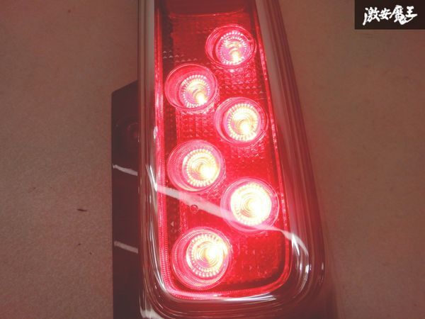 【割れ無し LED点灯OK】 スズキ 純正 DAA-MK53S MK53S スペーシア 2018/08 LED テールライト ランプ 右側 運転席側 KOITO 220-5938L 棚8-4_画像3
