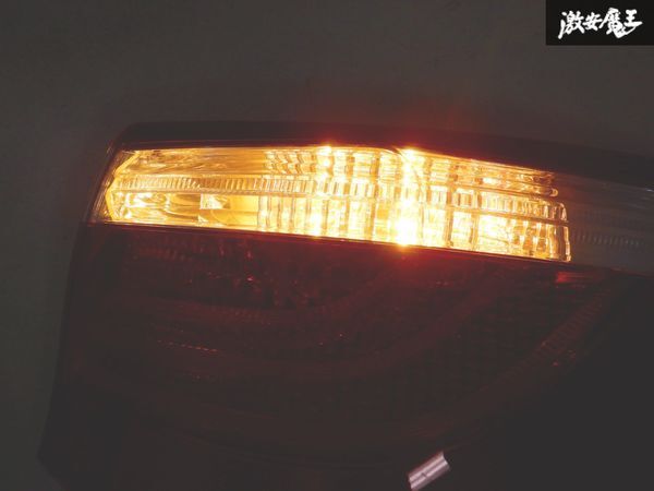 【LED点灯OK】レクサス 純正 DBA-USF40 USF40 LS LS460 2006/11 1型 LED テールライト ランプ レンズ 右 運転席側 外側 KOITO 50-89 棚8-4_画像4