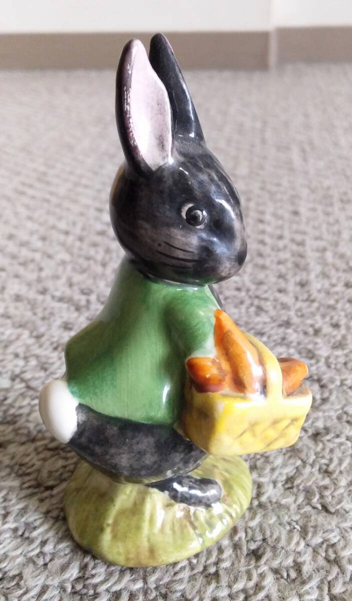  Beth wik* little black rabbit * Peter Rabbit *figyu Lynn *BESWICK* black ...* rabbit * search Royal Doulton 