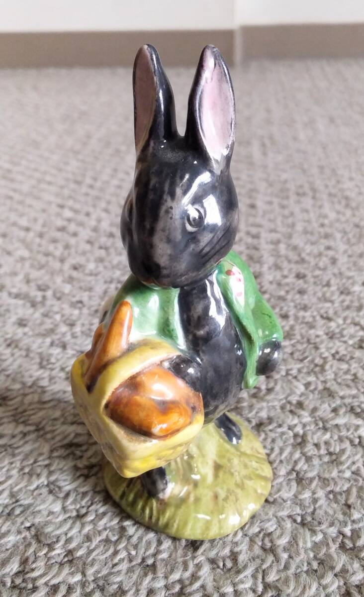  Beth wik* little black rabbit * Peter Rabbit *figyu Lynn *BESWICK* black ...* rabbit * search Royal Doulton 