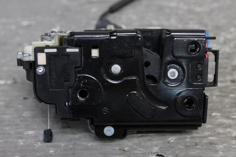 VW ニュービートル 5MT 後期 (9C) 純正 破損無 動作保証 左 ドアロック アクチュエーター 助手席 p044608の画像4
