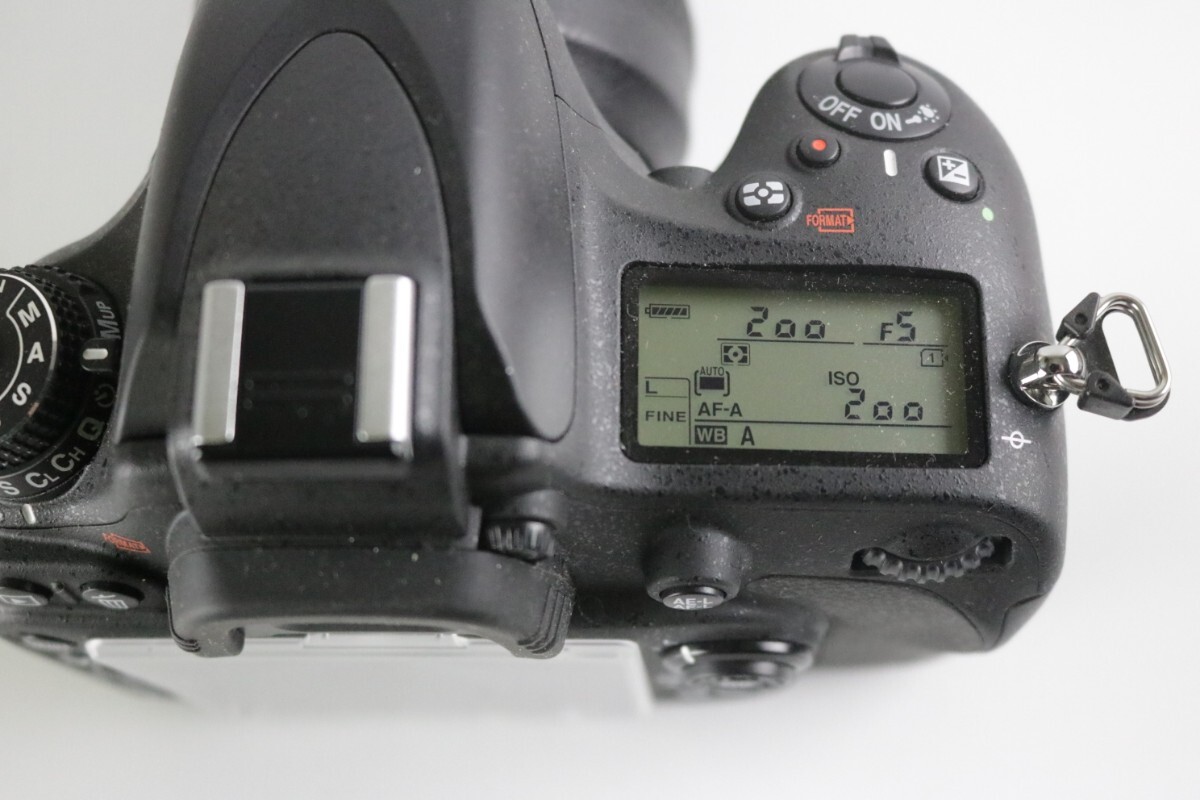 中古 デジタル一眼カメラ ニコン Nikon 600/AF-S NIKKOR 24-85mm 1:3.5-4.5 G ボディ レンズセット 箱 充電器 ストラップ付 現状品_画像5