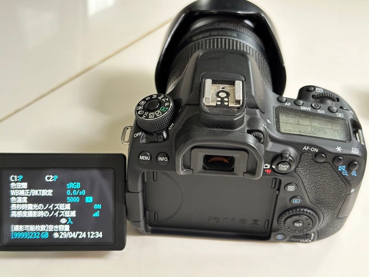 キヤノン Canon EOS 80D; EF-Sズームレンズ 18-200mm; 純正バッテリー2本、256GB SDXCカード