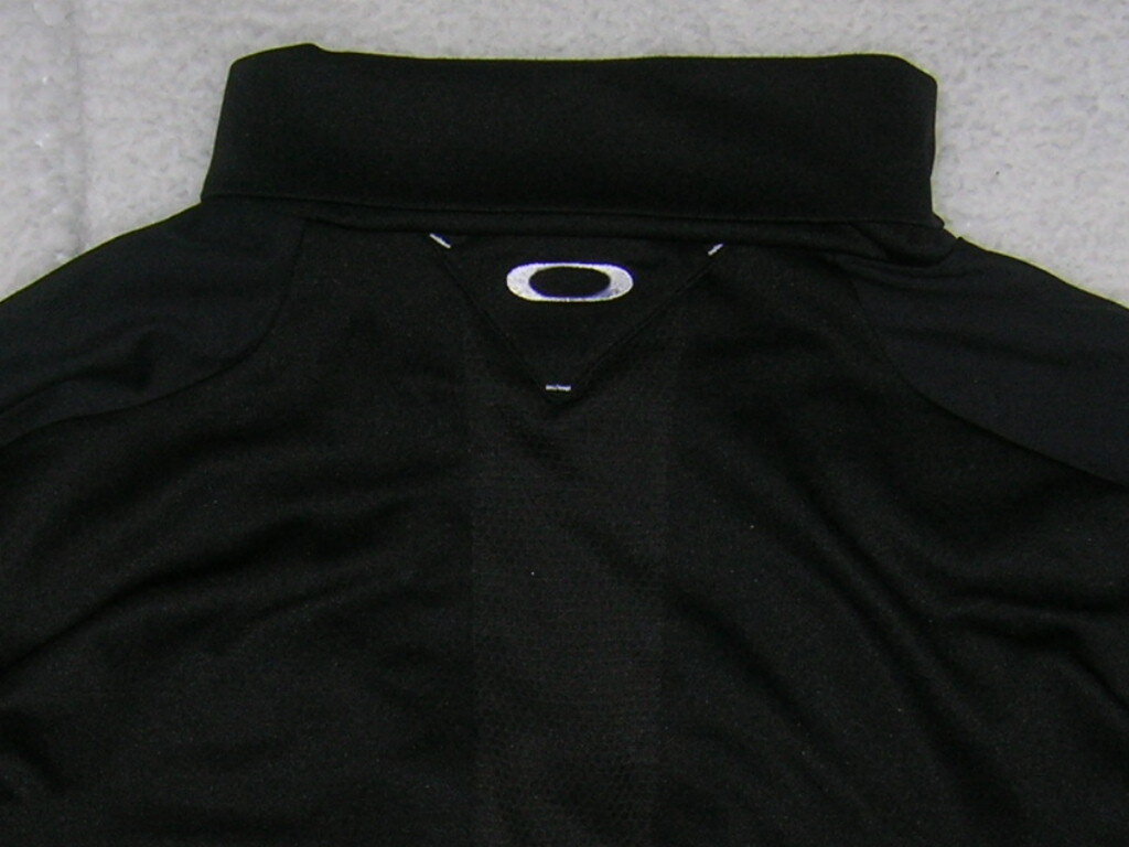 1円～極美品！OAKLEY オークリー スカルロゴマーク刺繍ストレッチドライ生地タートルネックシャツ(XL)ブラック色トップスの画像5