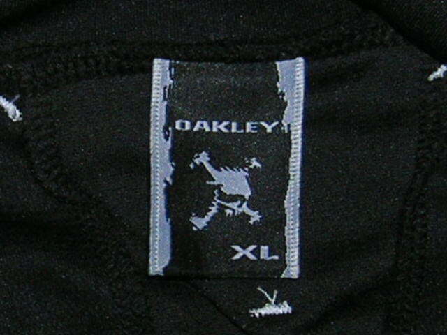 1円～極美品！OAKLEY オークリー スカルロゴマーク刺繍ストレッチドライ生地タートルネックシャツ(XL)ブラック色トップスの画像6