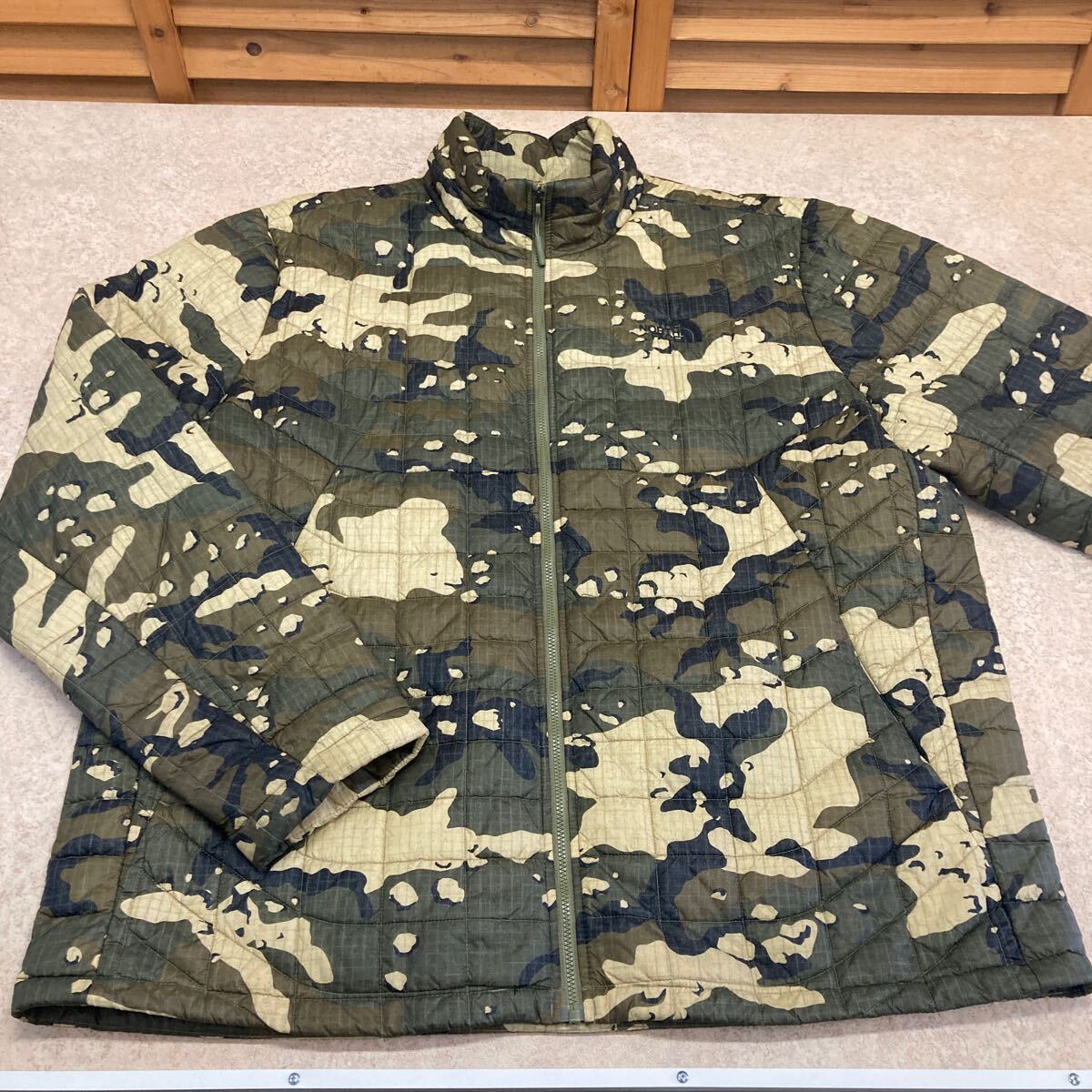 N 046【THE NORTH FACE ノースフェイス】NF0A3LH2 Trekker Jacket カモフラ 中綿 ジャケット SIZE XL