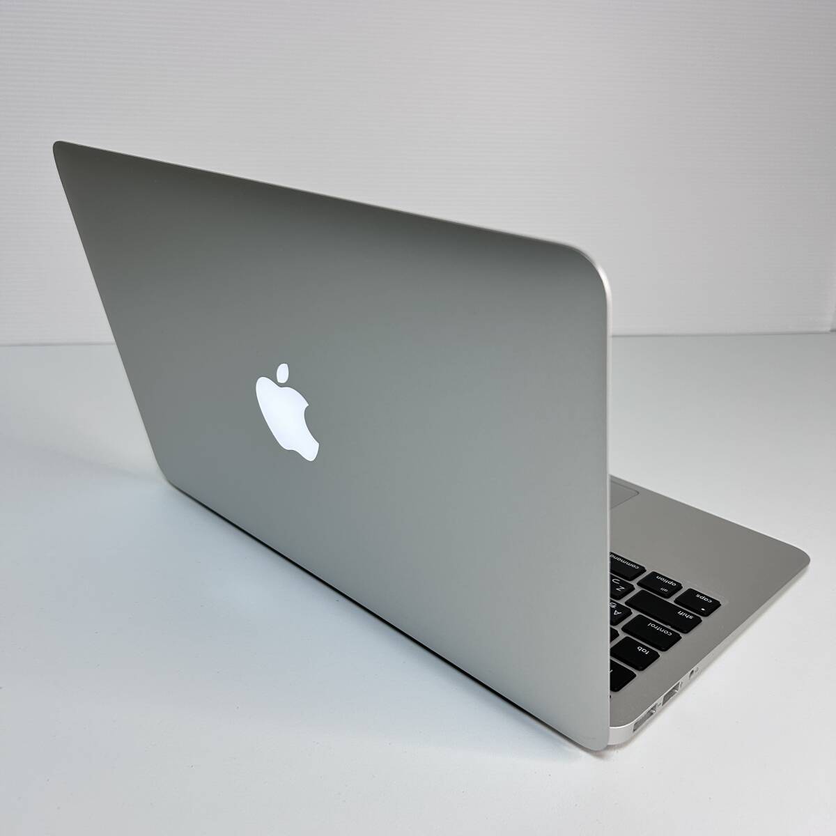 【美品】MacBook Air 2013 最新OS Sonoma i5/4G/128GB/11inch 箱や充電器有りの画像4