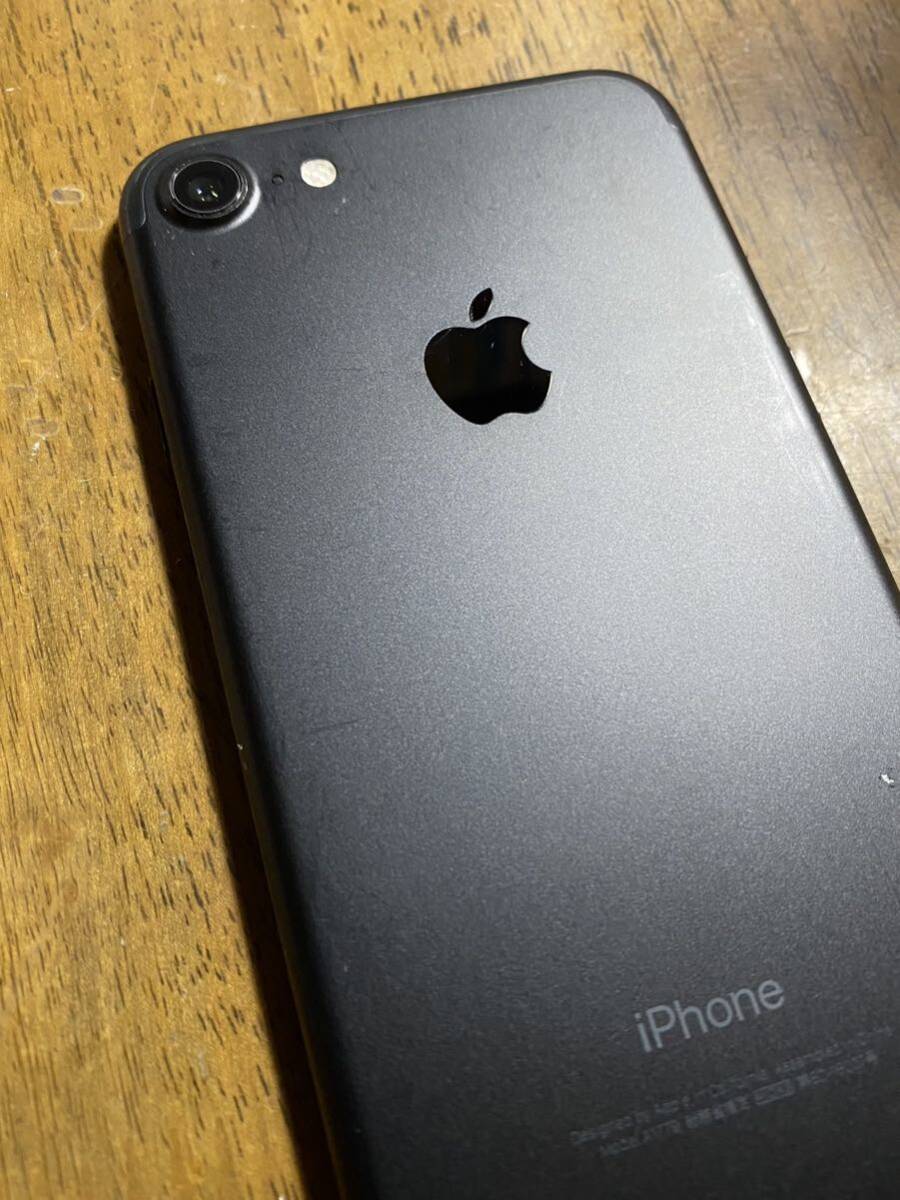 送料無料 SoftBank Apple iPhone7 32GB 展示品 ブラック 中古 本体 _画像5