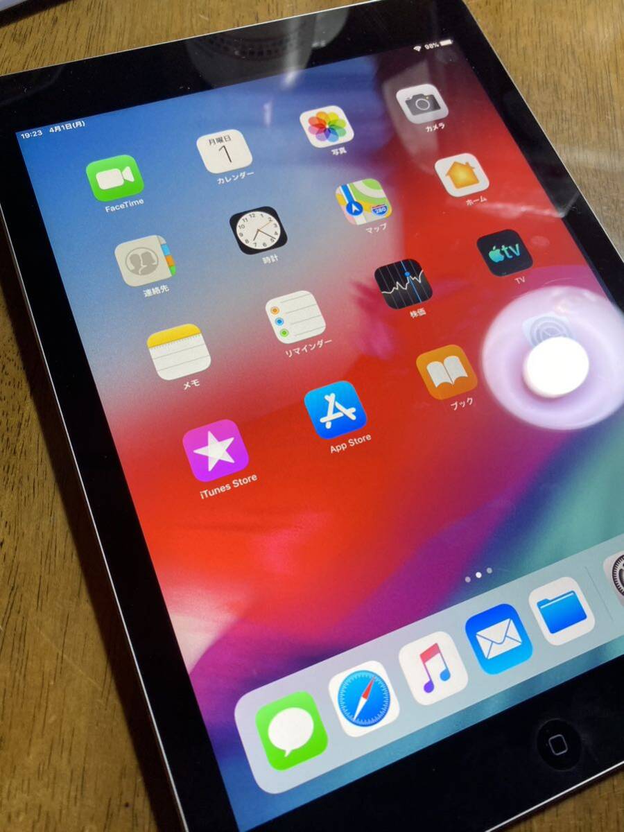 送料無料 Apple iPad Air 64GB シルバー 中古 本体 Wi-Fiモデルの画像3