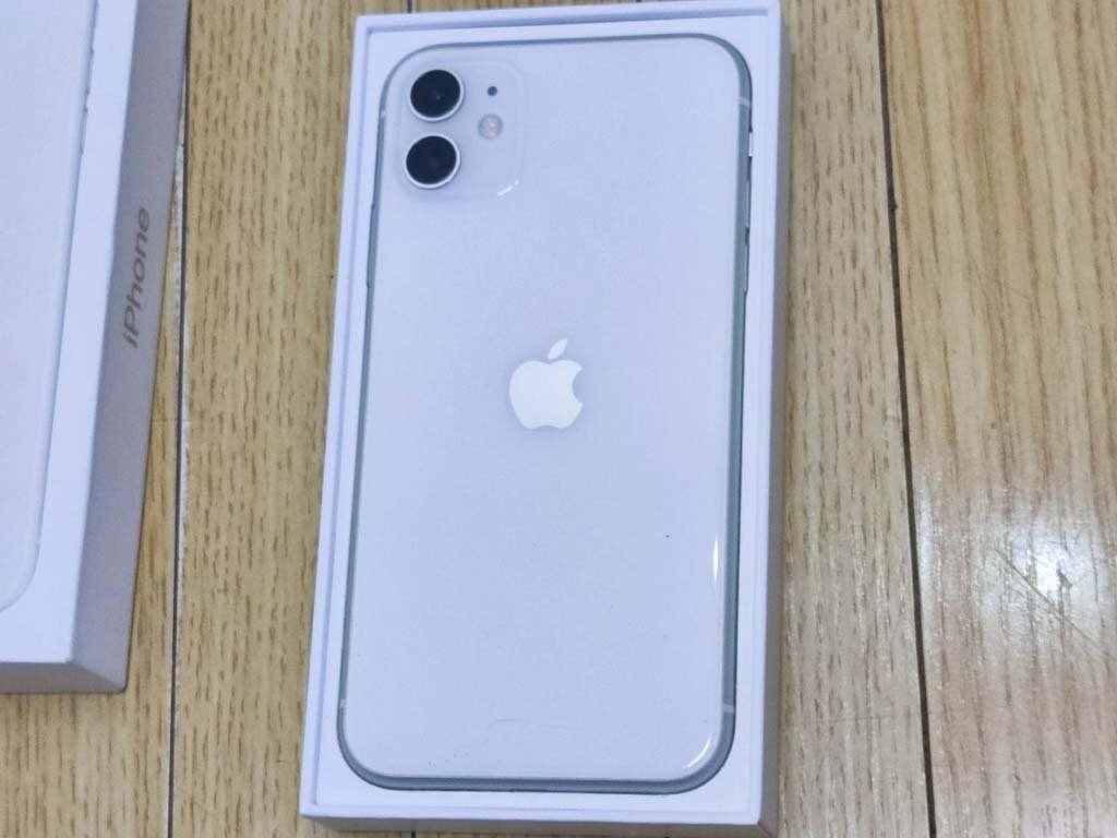 ★iPhone11 ホワイト 128GB MHDJ3J A2221 ジャンクの画像4