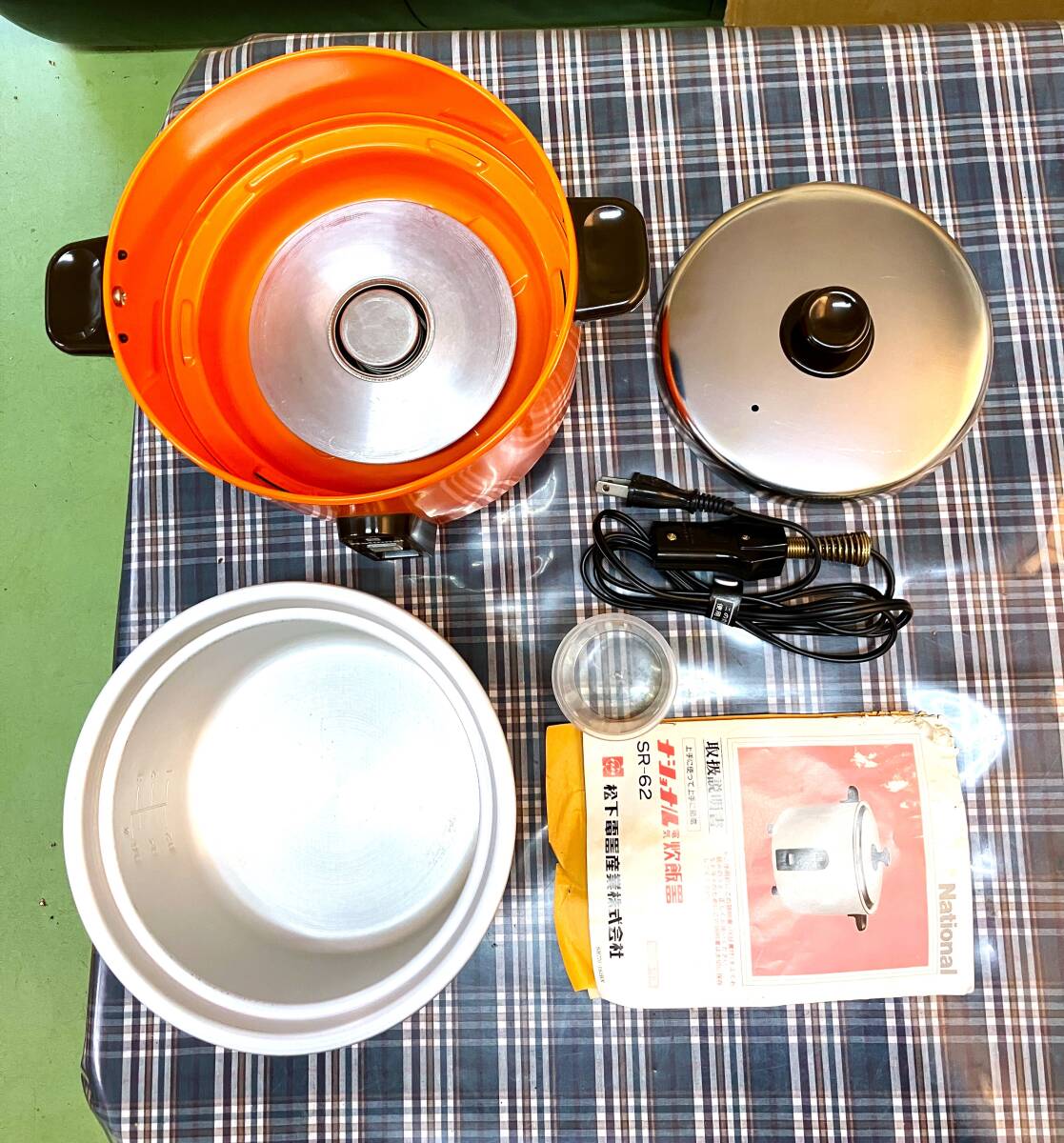 ☆ナショナル 昭和レトロ 電気炊飯器 SR-62 オレンジ色【新品未使用品】委託品の画像3