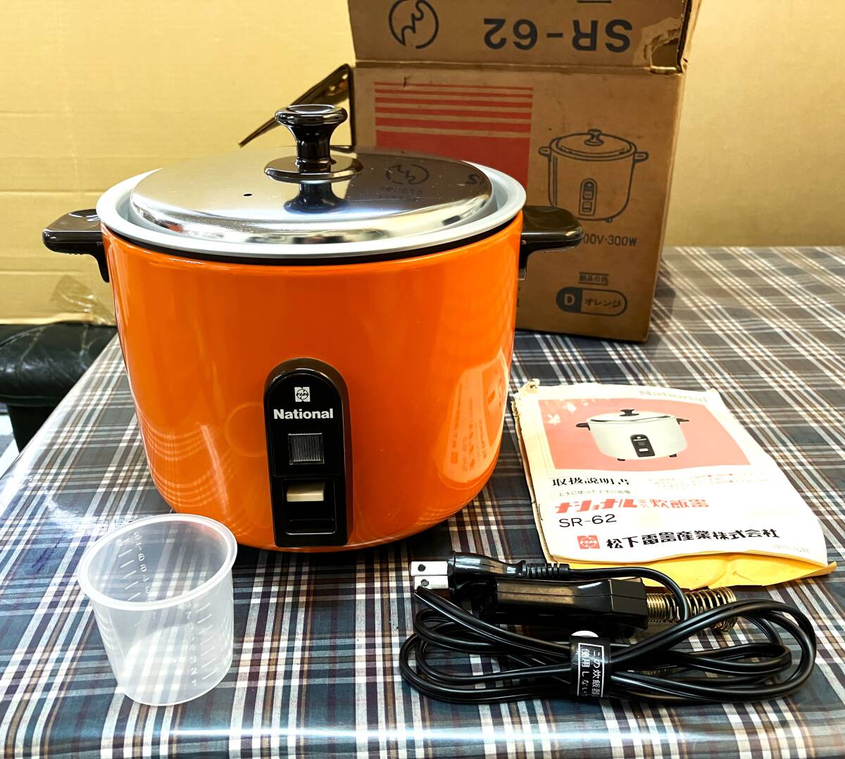 ☆ナショナル 昭和レトロ 電気炊飯器 SR-62 オレンジ色【新品未使用品】委託品の画像1
