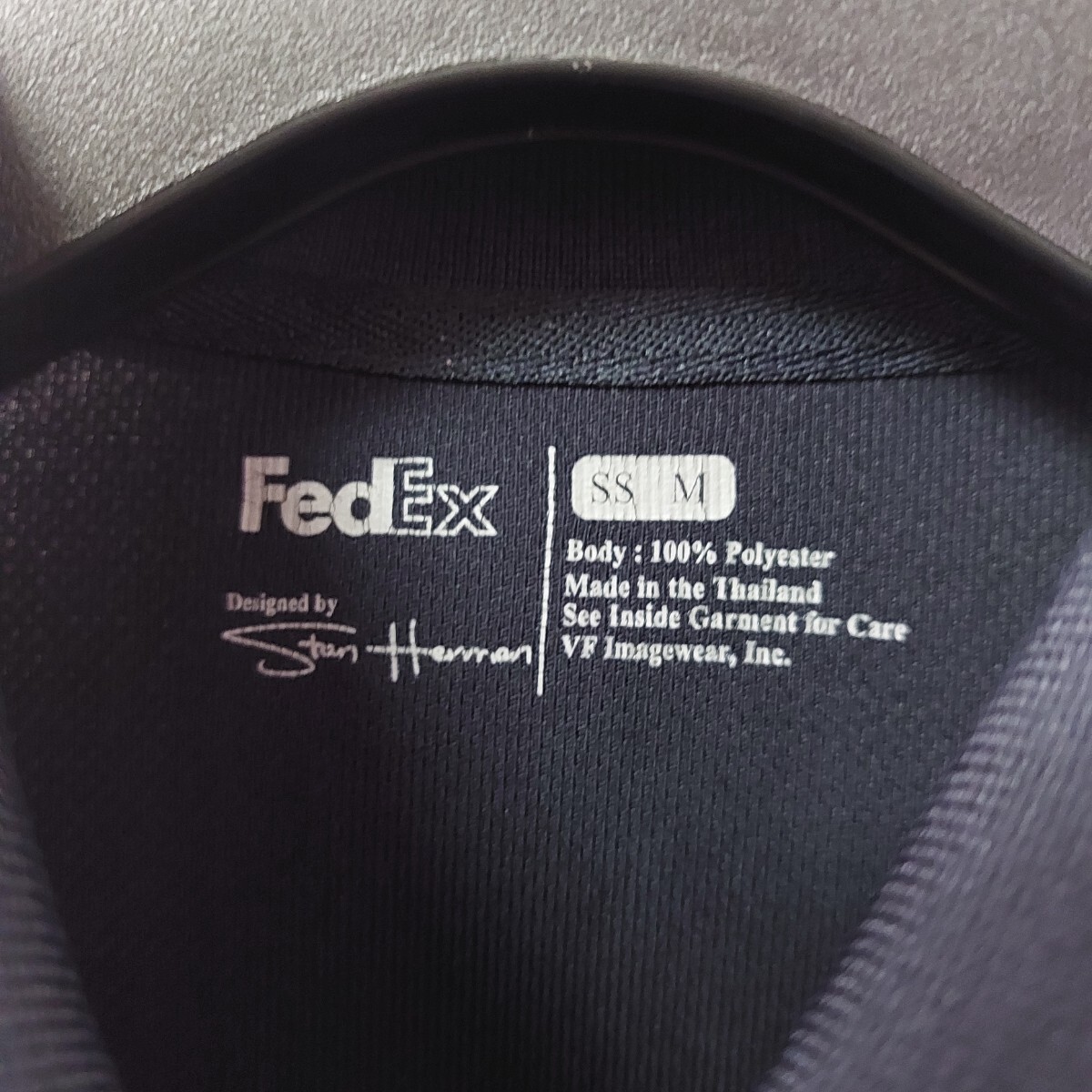 FedEx Designed by Stan Herman ユニフォーム 半袖ポロシャツ 制服 企業物 半袖ポロシャツ Ｍサイズ 黒 紫 ブラック パープル 06D0801の画像4