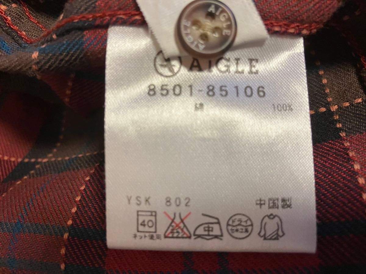 AIGLEエーグルの赤系チェック柄綿100%長袖シャツ(サイズXS)USED