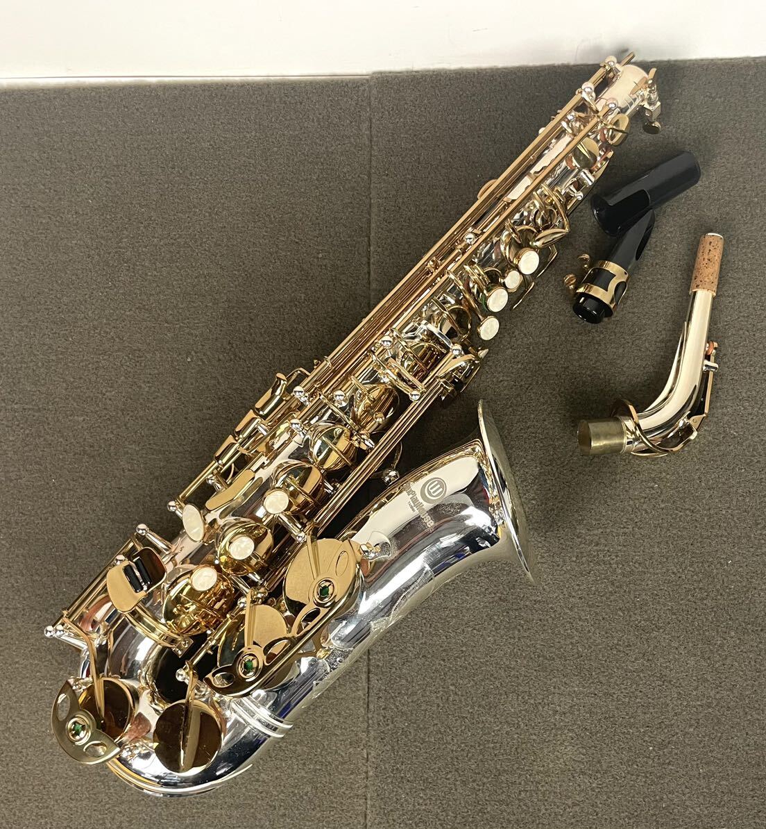 ●WONGFUL SaxPlayHouse ALTO SAX TAIWAN アルトサックス シルバー ゴールド 彫刻 ハードケース YANAGISAWA ヤナギサワ 管楽器●の画像4