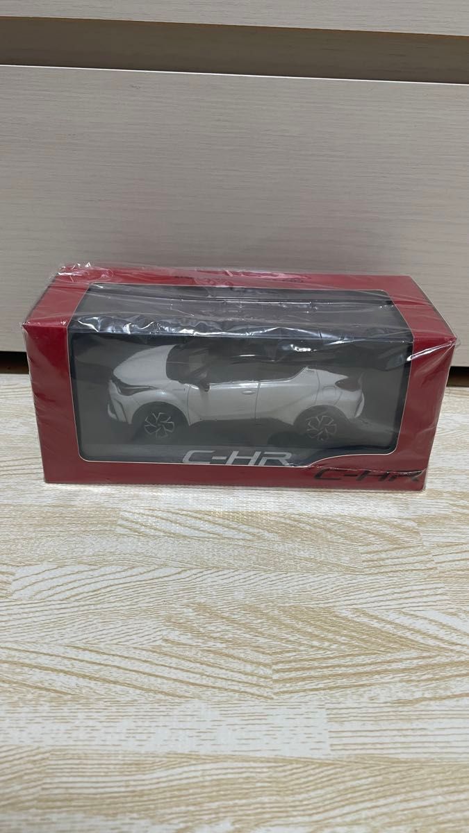 トヨタ C-HR ミニカー 1/30スケール ダイキャスト製 2NA ブラック×ホワイトパールクリスタルシャイン