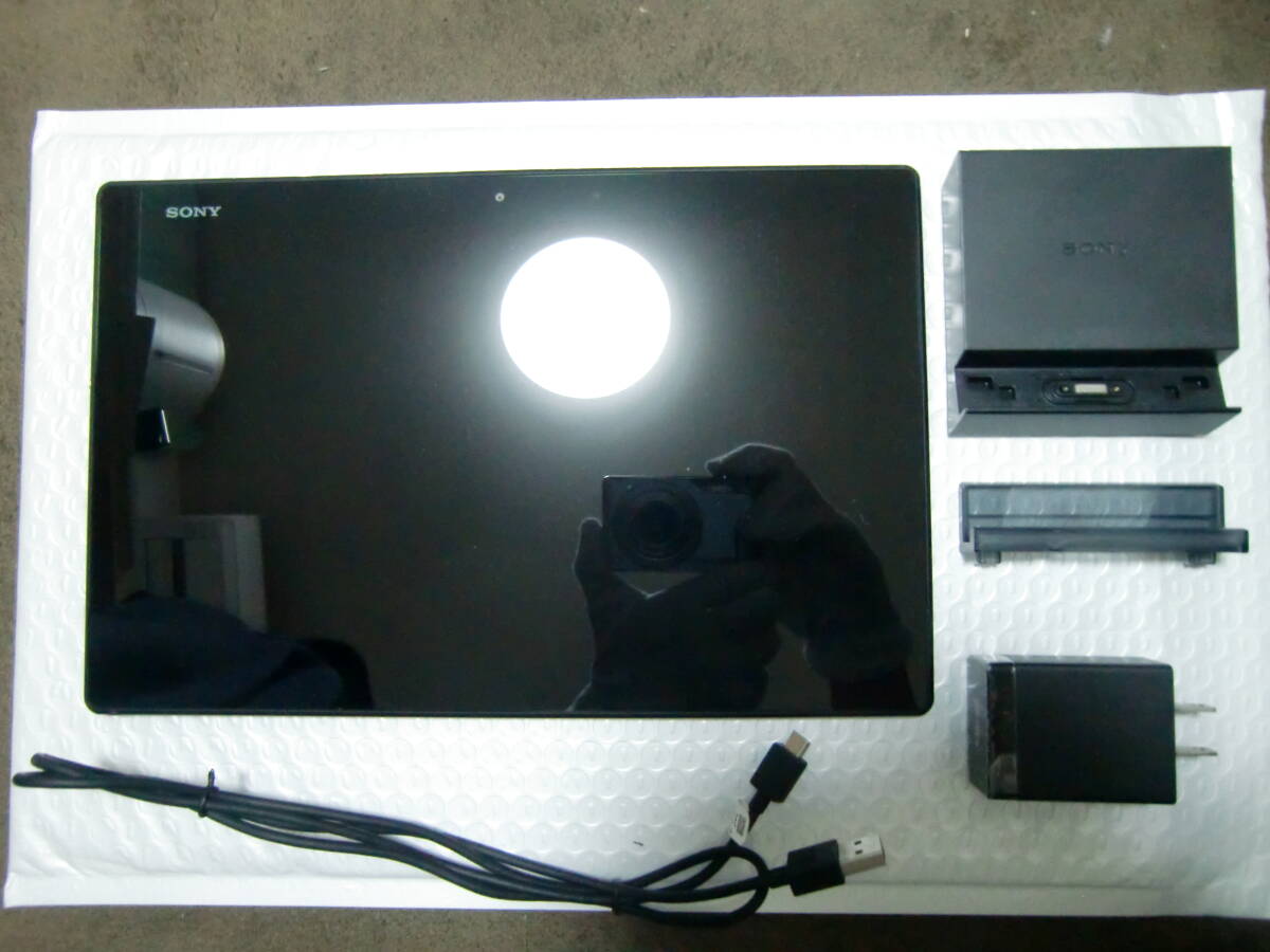 【送料300円】SONY Xperia Z2 Tablet SGP511 J2/B 16GB Wi-Fiモデル ソニー タブレット 黒色 備品付き の画像2