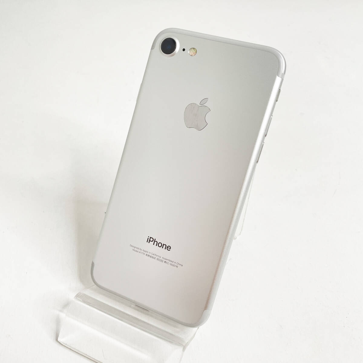 中古☆Apple iPhone7 MNCF2J/A 32GB シルバー SIMフリー バッテリー最大容量87% SIMロック解除済み アップル 動作良好 送料無料の画像2