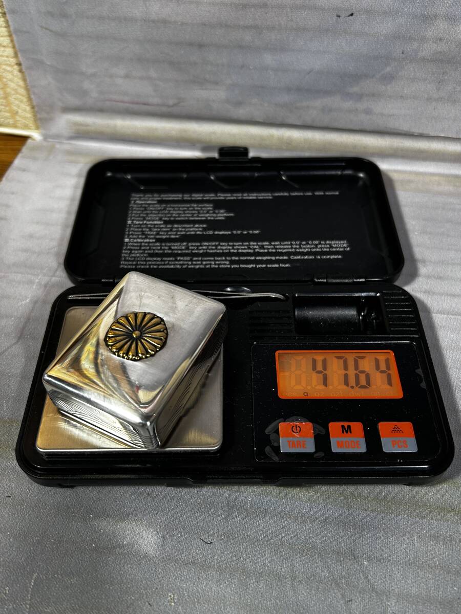 皇室菊御紋 御下賜品 純銀製 ボンボニエール 小箱 47.6g 擦れ くすみ有り 箱は無し 状態そんなに悪くない 