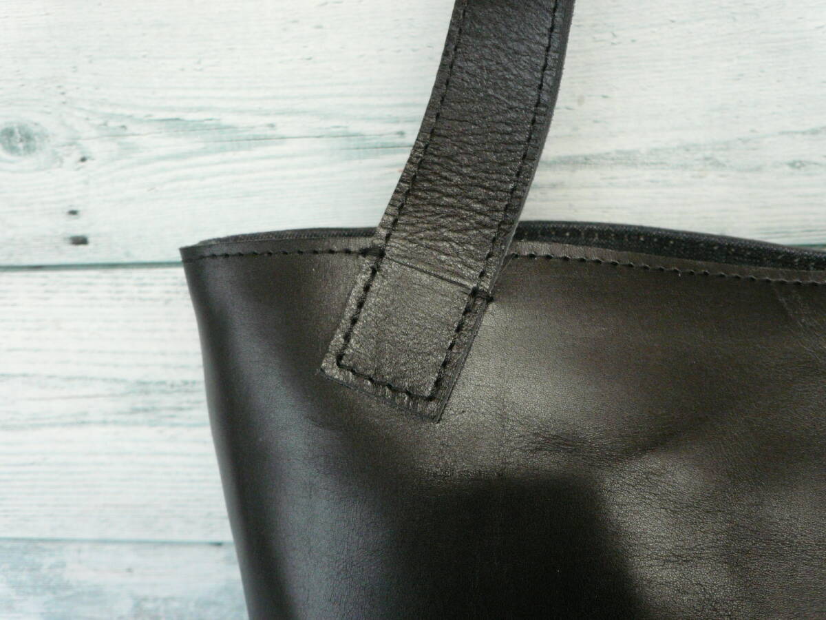 黒革ブラック！トートバッグ牛革 ハンドメイドleatherbag デニムの裏地付き 太めのハンドル レザーバッグ A4対応サイズ の画像4