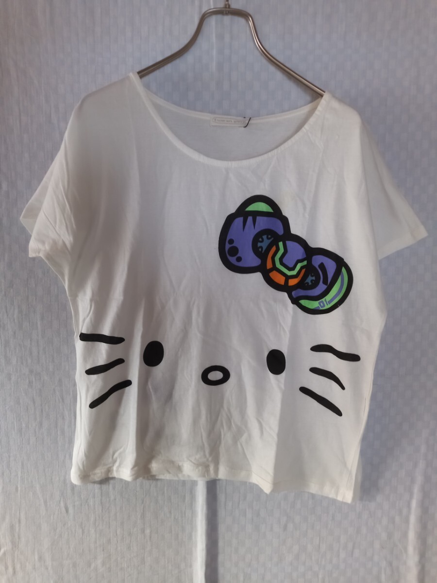 6027　★★　イーハイフン　キティちゃん　コラボTシャツ　新品　定価4760円 半袖Tシャツ_画像1