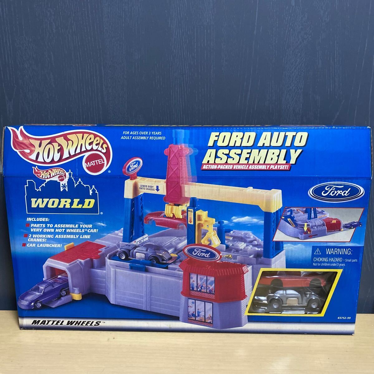 ホットウィール Hot Wheels Ford Auto Assembly Playsetの画像1