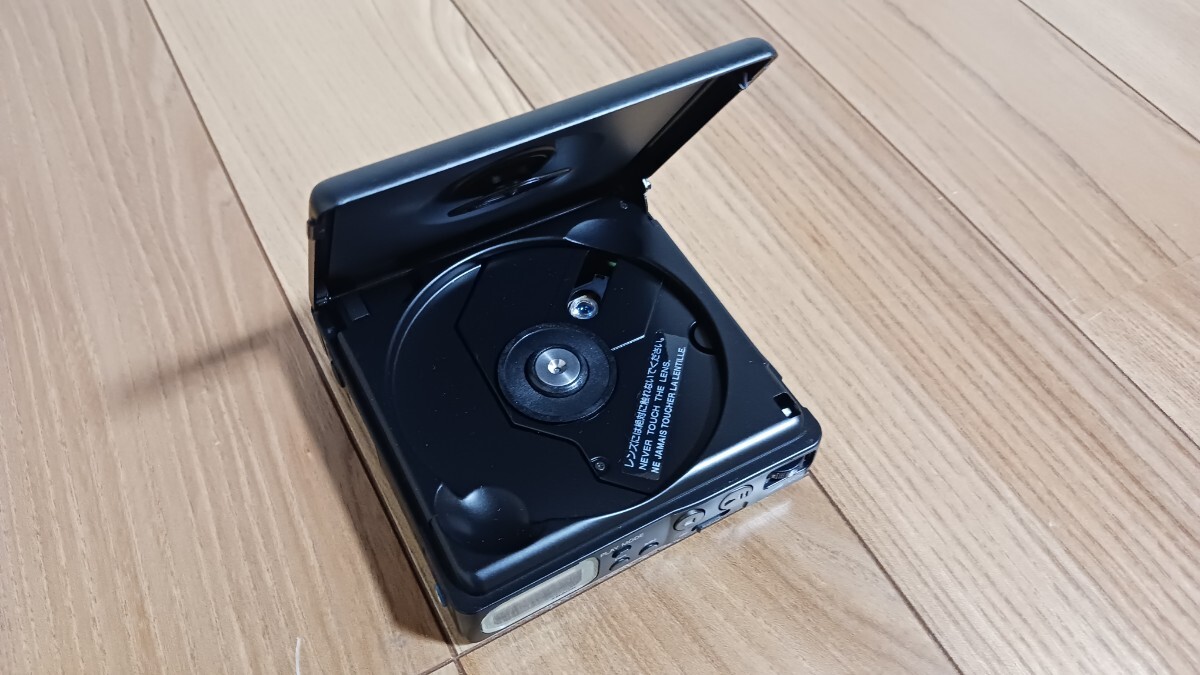 ☆未使用に近い☆ SONY ソニー CD WALKMAN ポータブルCDプレーヤー D-82 の画像5