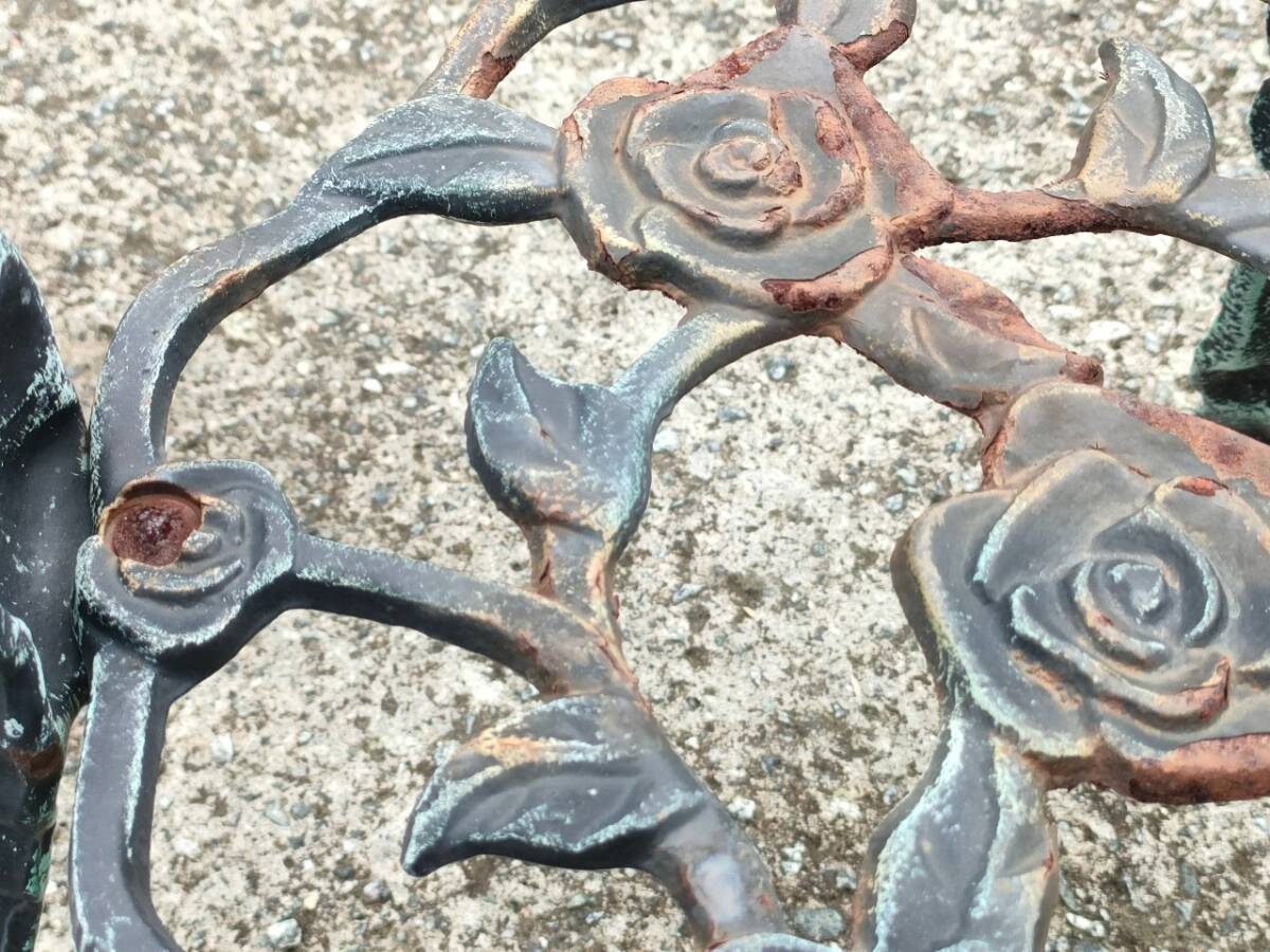  старый железный Work [ античный цветок подставка ] роза скульптура металлический стенд для вазы орнамент шт. б/у retro интерьер запад в европейком стиле Yamato товары для дома рейс [ Kumamoto A]
