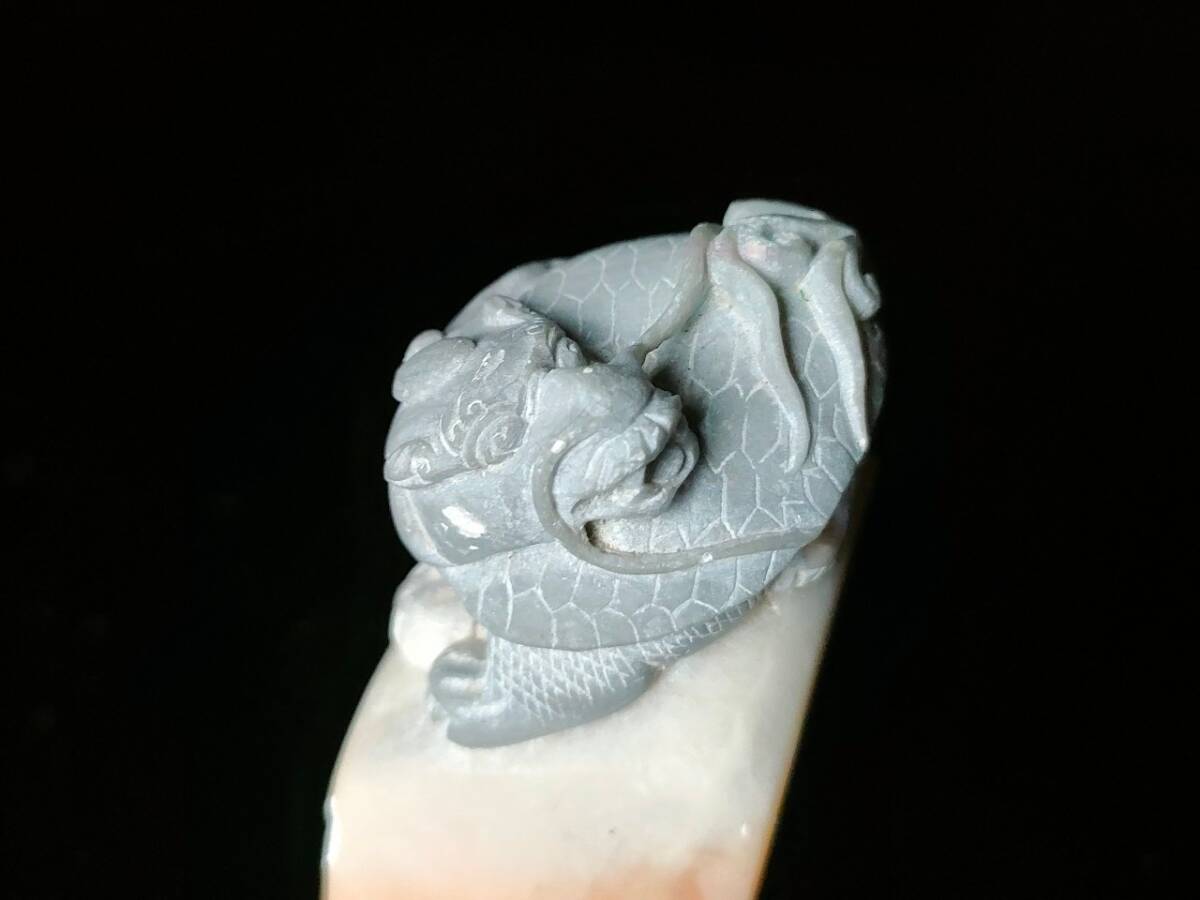 中国美術 印材 重量147g 天然石 横2.8cm×縦2.7cm×高8cm 彫刻 骨董品 古印材 中国石 保管品 寿山の画像5