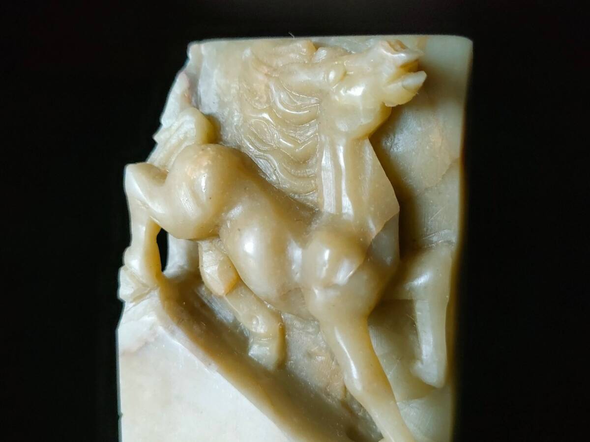 中国美術 古印材 重量139g 馬刻 天然石 横4cm×縦1.8cm×高7.8cm 細密彫刻 骨董品 極上 古印材 中国石 保管品 寿山 コレクション 美術品 40の画像2