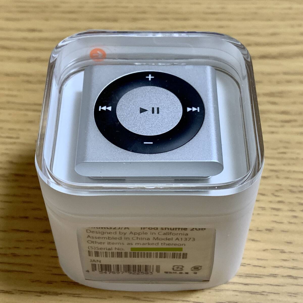 【新品未開封】 Apple アップル iPod shuffle 本体 第4世代 2015年モデル シルバー 2GB MKMG2J/A アイポッドシャッフル 外装フィルムつき_画像4