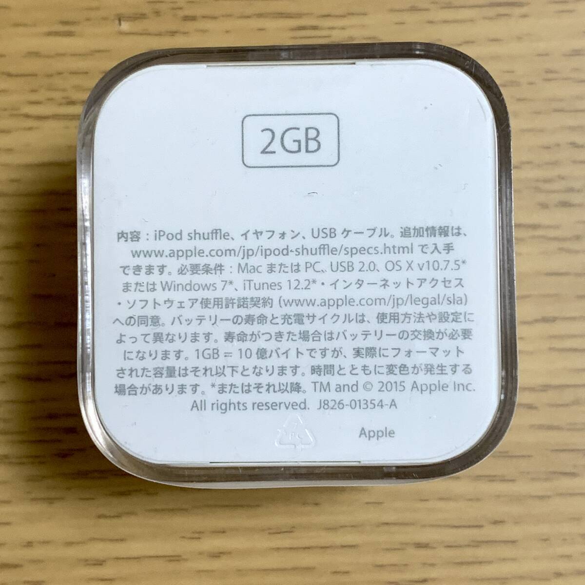 新品未開封 Apple アップル iPod shuffle 本体 第4世代 2015年モデル スペースグレイ 2GB MKMJ2J/A アイポッドシャッフル 外装フィルム付きの画像6