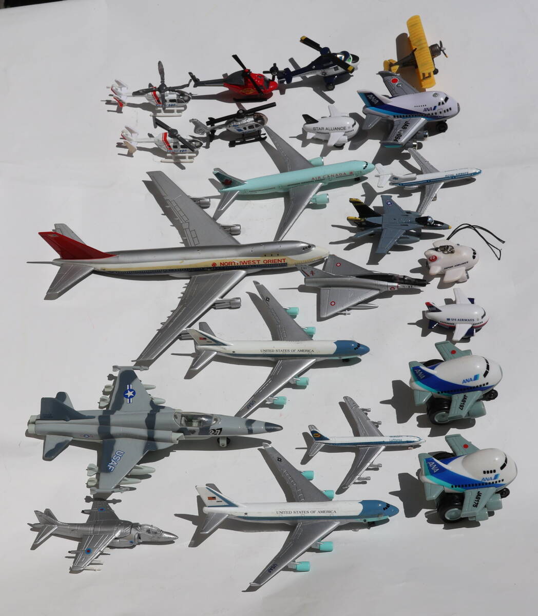  passenger plane *. interval machine * warplane etc. 17 machine helicopter 5 machine total 22 machine used junk 