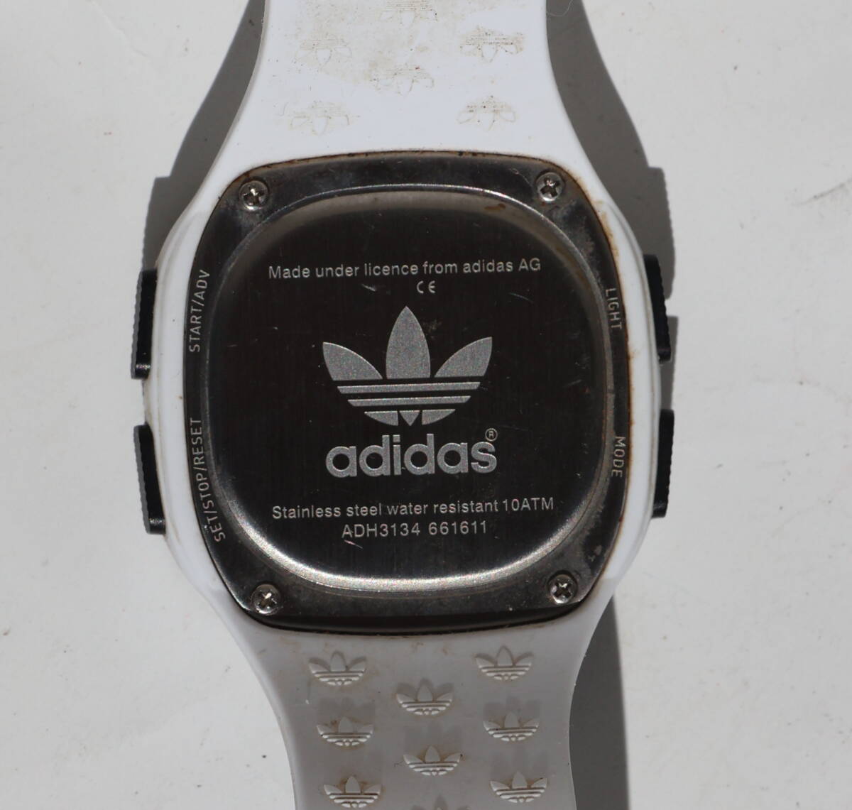 adidas　アディダス　ホワイト　ADH3134　メンズ　腕時計　中古　動作品　_画像3