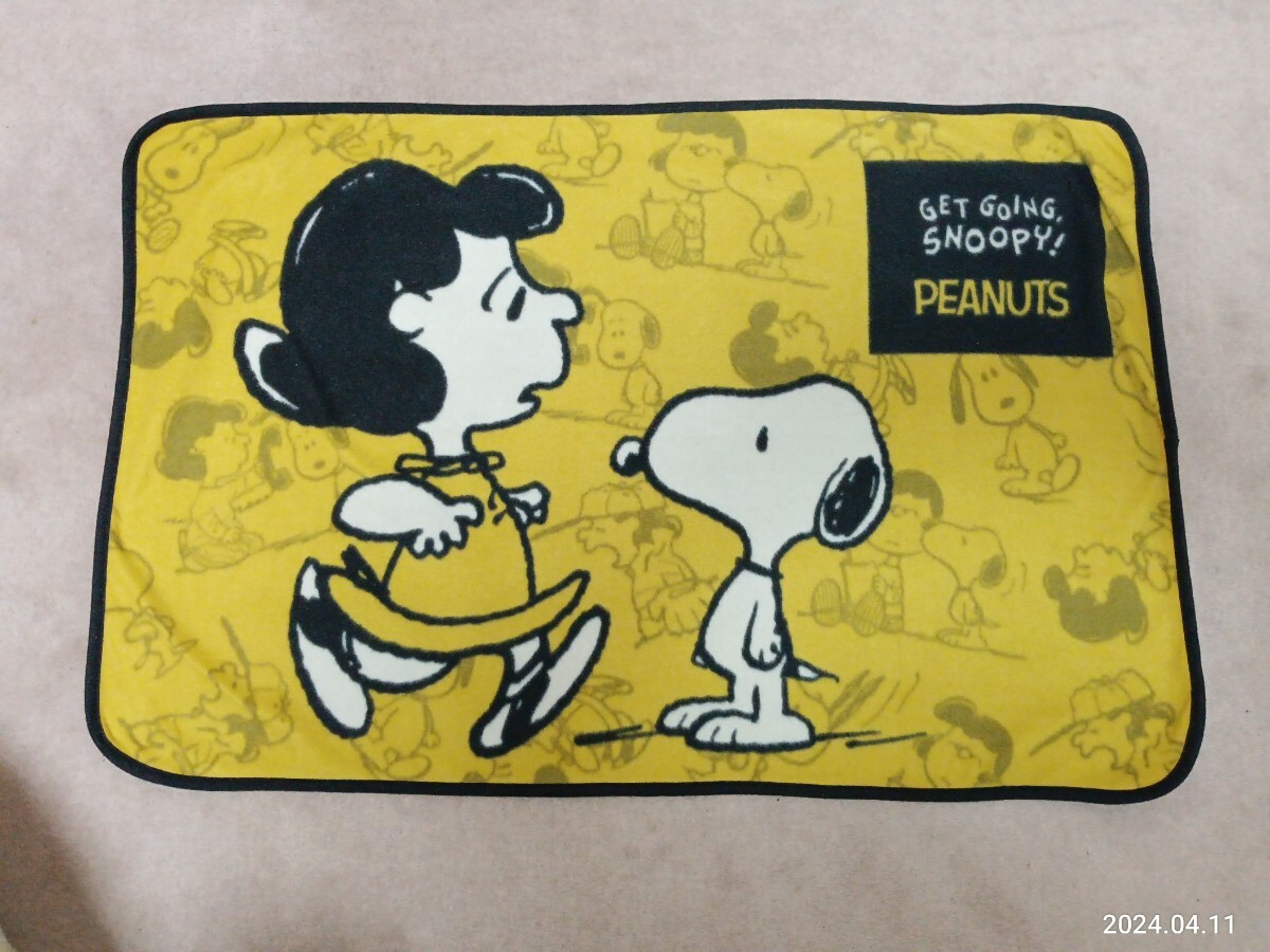 ブランケット　 スヌーピー 97×62センチ　ひざ掛け 　フリース　　SNOOPY　黄色_画像1