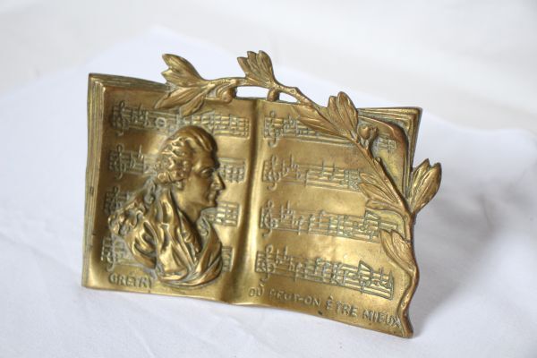 ベルギー アンティーク 古い真鍮製の飾り 作曲家GRETRY 美品 脚付き_送料は追跡無3000円or追跡有3300円です