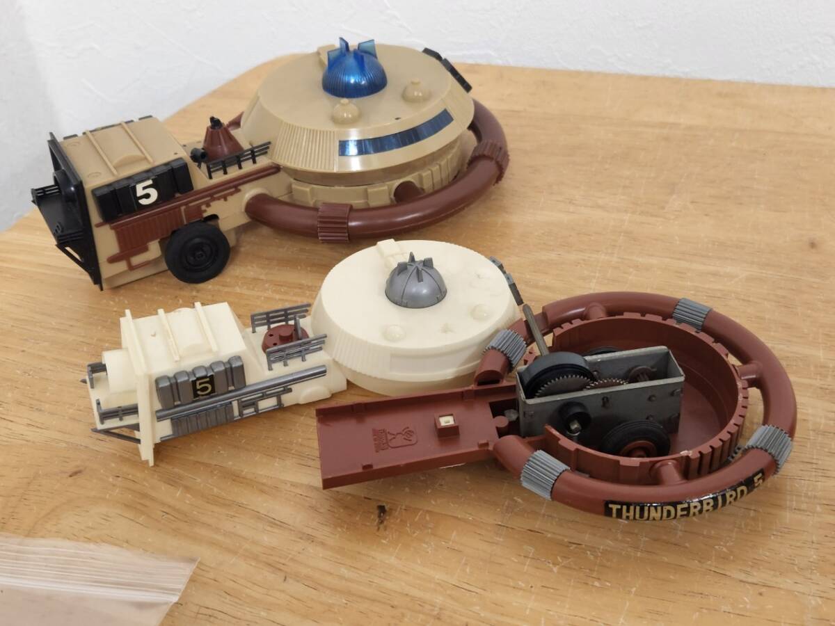 24. old Imai ( approximately 20cm), old Bandai ( approximately 15cm) Thunderbird 5 number zen my type and display collection ending. 4 piece set 