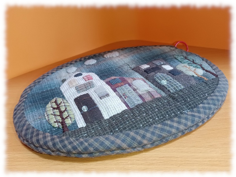 *... house. . round shape pouch! patchwork quilt hand made handmade house 