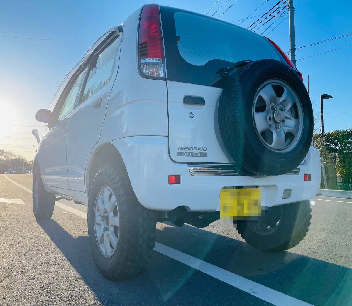 テリオスキッド（検長、令和6年 8月10日迄） 希少5速 マニュアル　5MT（平成13年車） 4WD ブロックタイヤ装着車　さいたま市　女性オーナー_スペアタイヤは、ノーマルタイヤです