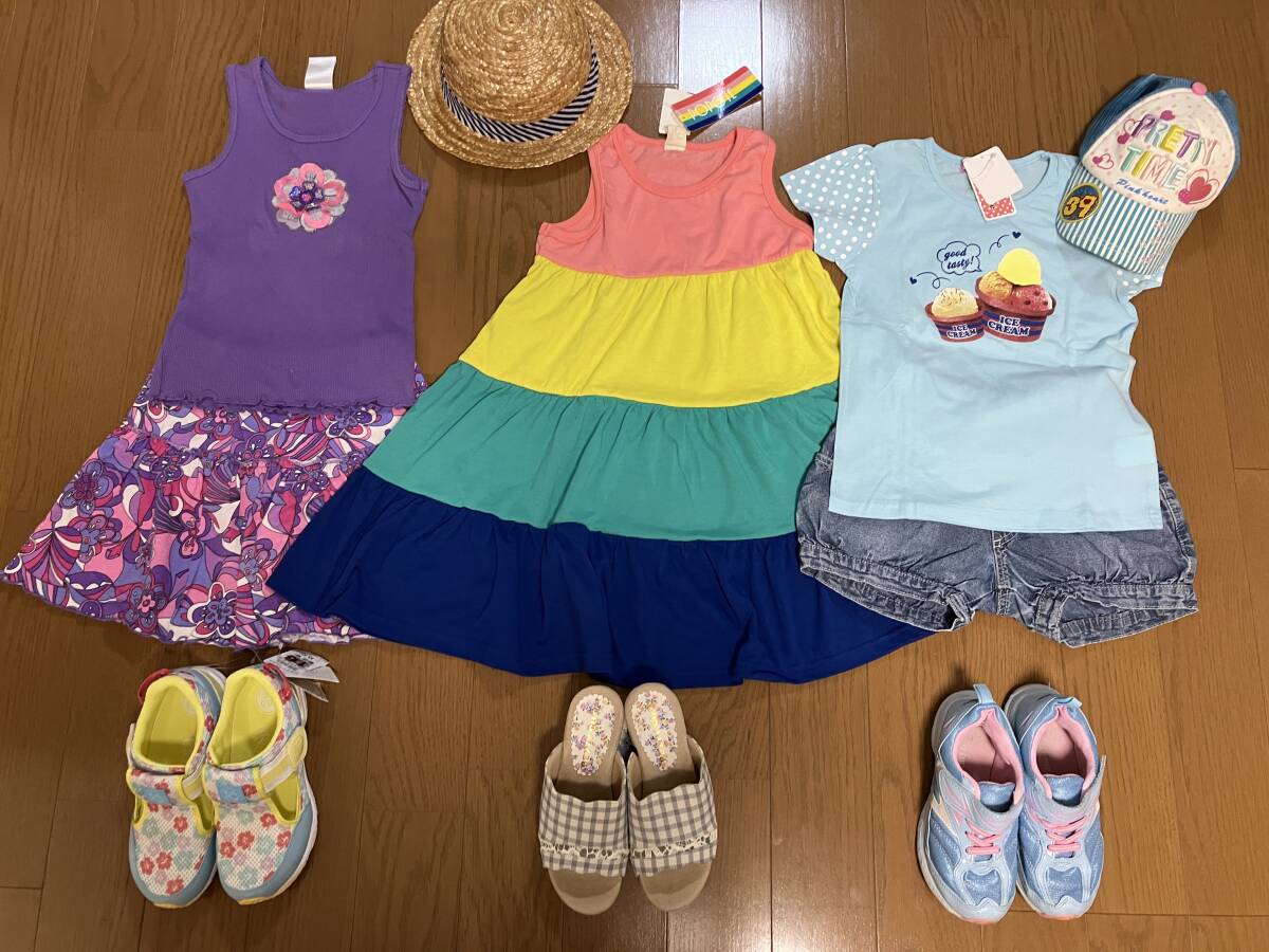 おしゃれな130女の子セット　48点　新品が定価で19000円以上　サンダル　水着　夏物リュック　美品多数！　ブランド有_画像7