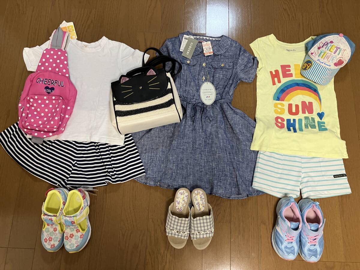 おしゃれな130女の子セット　48点　新品が定価で19000円以上　サンダル　水着　夏物リュック　美品多数！　ブランド有_画像8