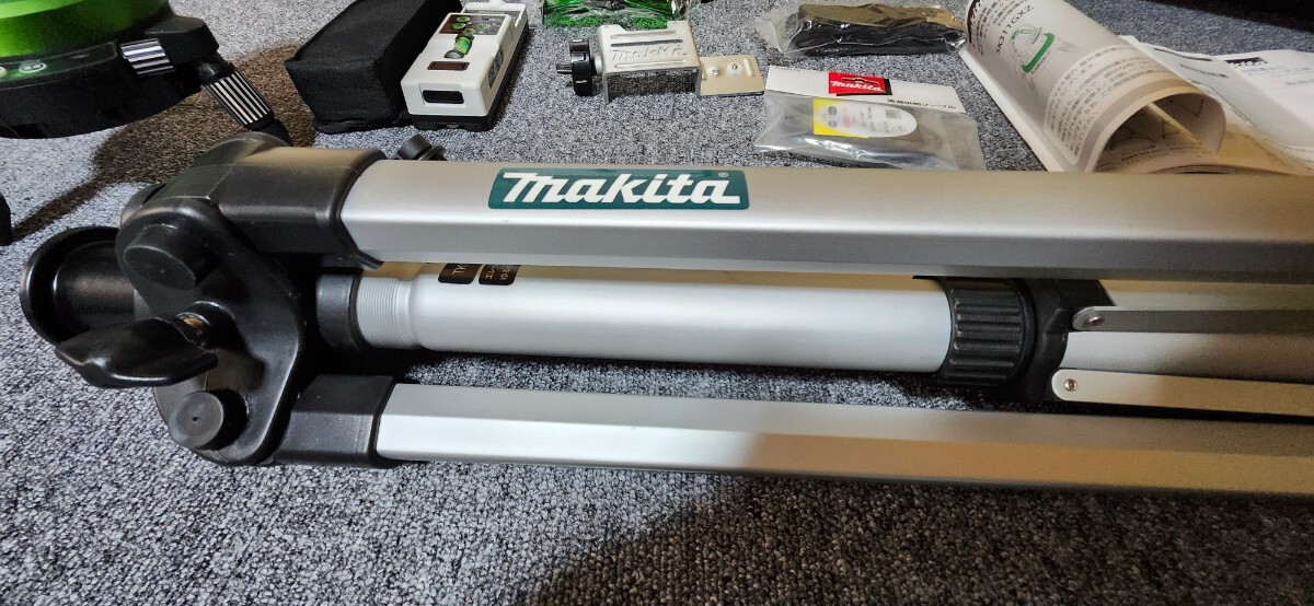 マキタ makita 自動追尾グリーンレーザー SK311GX+TK00LM4001 レーザー墨出器用三脚 中古_画像5
