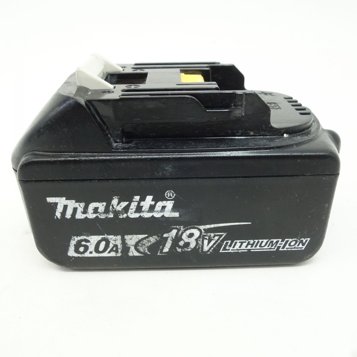 104 makita/マキタ 18V 6.0Ah リチウムイオンバッテリ BL1860B 電動工具 ※中古の画像1