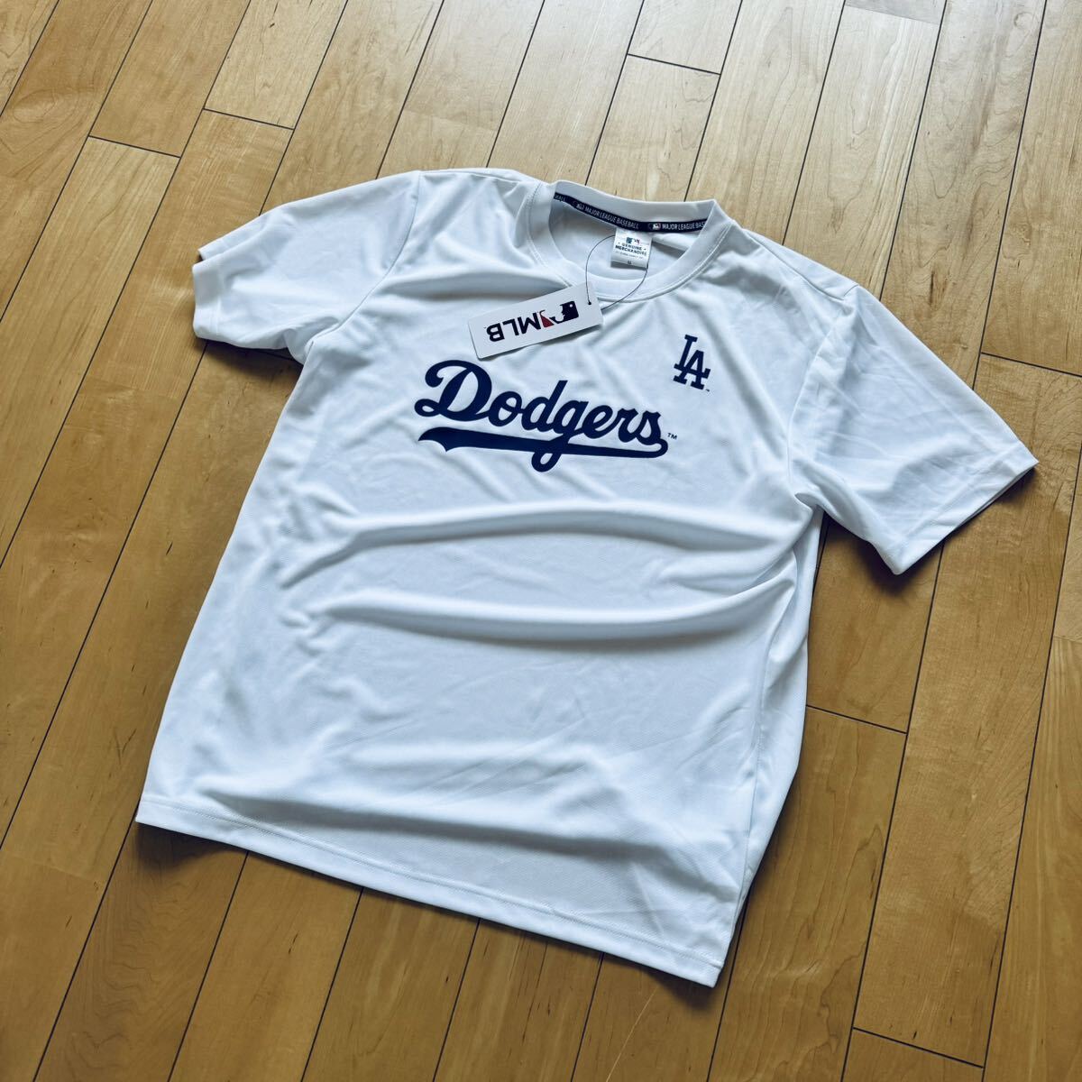 新品 MLB公式ロサンゼルス ドジャース Tシャツ ワンポイントロゴ 大谷翔平 サイズLの画像1