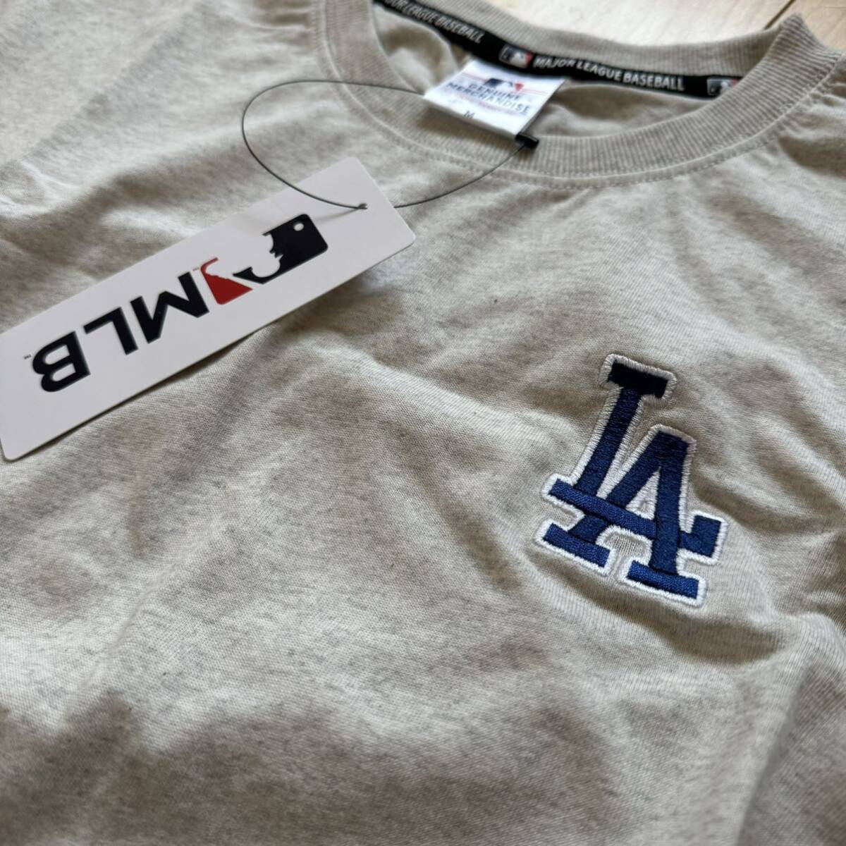 新品 MLB公式ロサンゼルス ドジャース Tシャツ ワンポイントロゴ 大谷翔平 サイズ Mの画像2