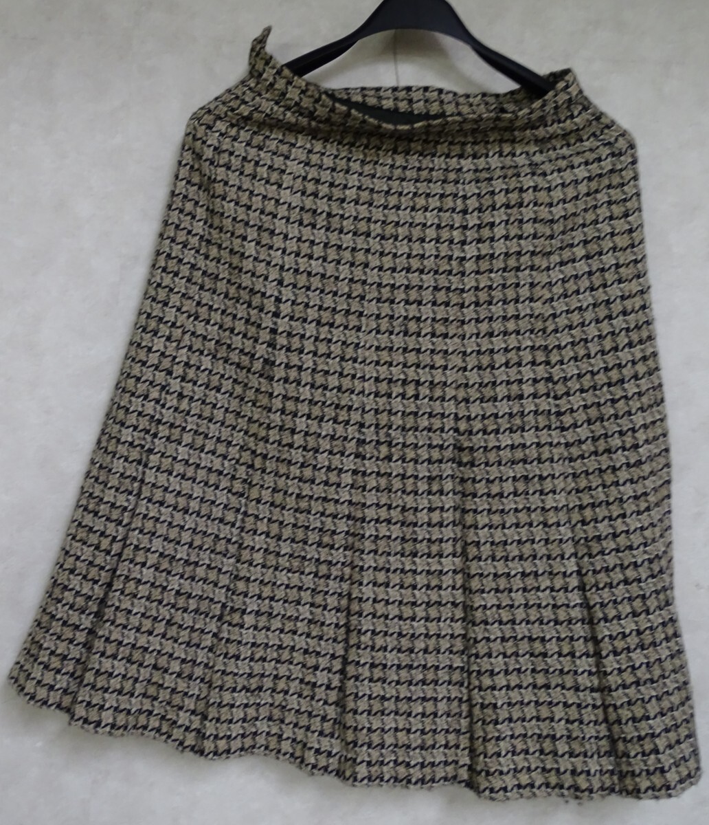 ・商品名：婦人服　スーツ　スカート　セツト品　・素材：　毛　絹　綿　　　　　　　　　　（B4-HIO-R4-6-28-4.0）_画像4
