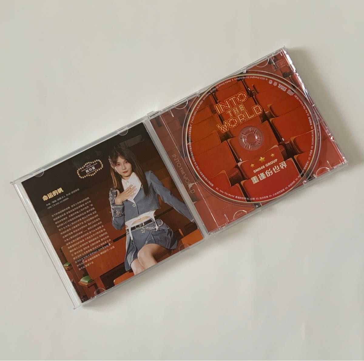 ☆ 上海アイドルグループ / SNH48 ☆ 『INTO THE WORLD 』 現地 中国版CD・日本未発売品！