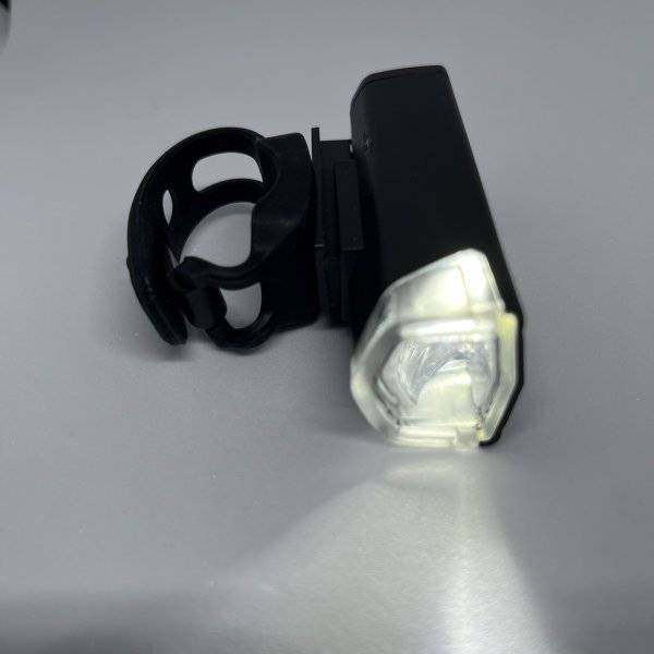 自転車 フロントライト 3段階LED 黒 USB充電式 防水 ブラック_画像9