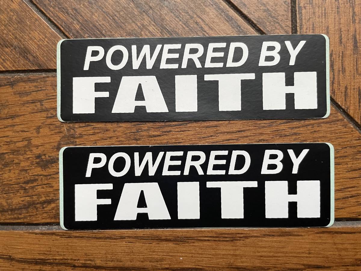 英語名言ステッカー２枚セット「POWERED BY FAITH」 約86×26mm 半艶 塩化ビニール製 屋外使用可 \150即決_画像1