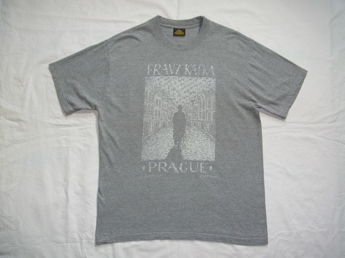 ☆ 90s ビンテージ ART PRAHA HANDMADE FUN EXPLOSIVE Franz Kafka フランツ・カフカ スーベニア Tシャツ sizeXL グレー ☆USA古着 プラハの画像1